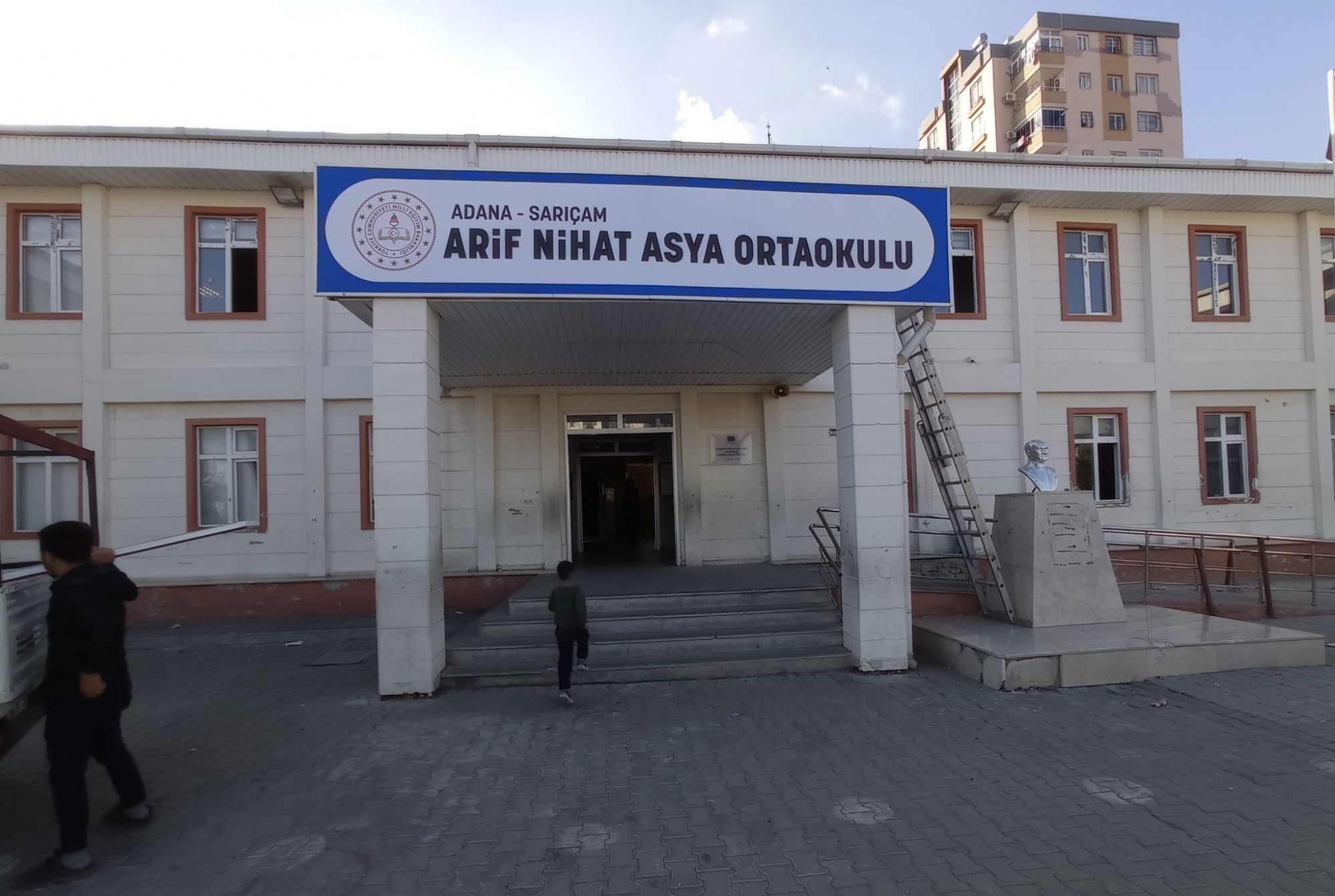 Arif Nihat Asya Ortaokulu